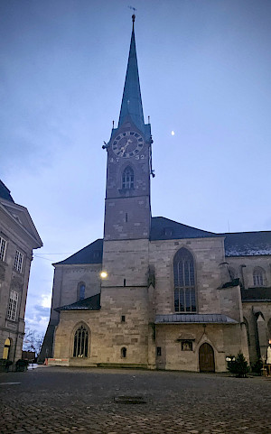 Dunkel war's, der Mond schien helle.
