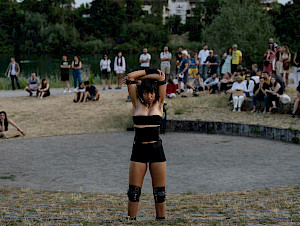 lo.me, Ultra, 2023, Photo von Sévérine Kpoti / Biennale für Freiburg 2