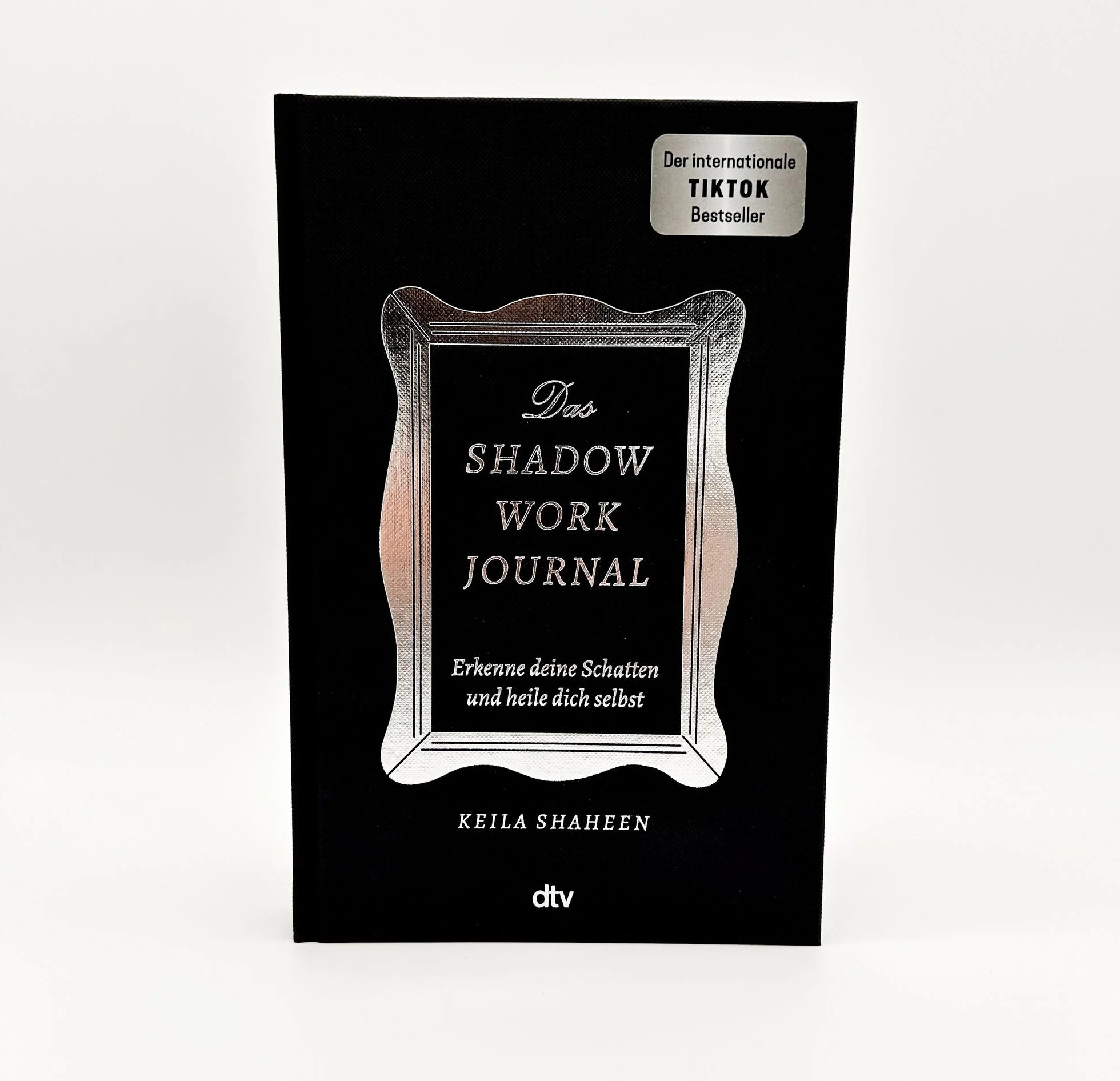 «Das Shadow Work Journal» von Keila Shaheen erobert gerade die Popkulturwelt