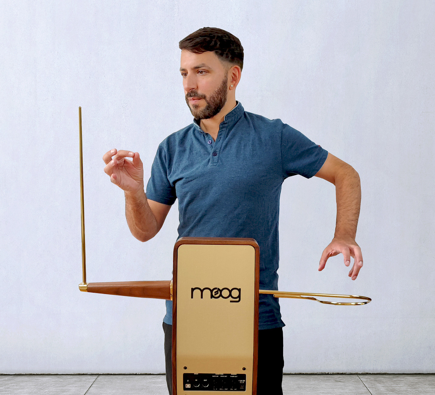 Discover the theremin - in-depth study