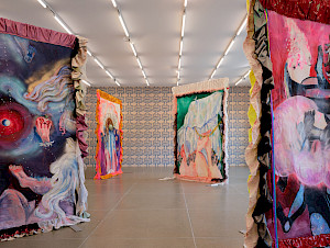 Installation view Klodin ErbCurtain falls dog barks21.9.2025 - 4.1.2026, Aargauer KunsthausPhoto: David Aebi, Burgdorf