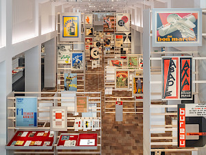 Ausstellung+Avantgarde+%e2%80%93+Grafikdesign+im+Aufbruch+im+Museum+f%c3%bcr+Gestaltung+Z%c3%bcrich%2c+3.+September+2026+%e2%80%93+21.+Februar+2027%2c+Foto%3a+Umberto+Romito+%26+Ivan+%c5%a0uta%2c+Museum+f%c3%bcr+Gestal-tung+Z%c3%bcrich%2fZHdK