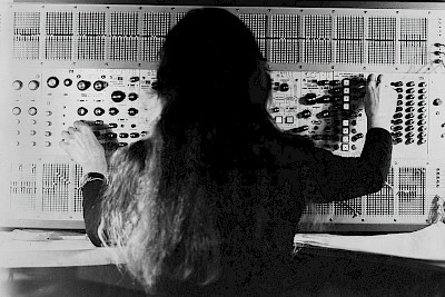 eliane_radigue_c_fondation_a_r_m_a_n