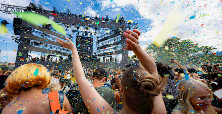 Out of the club: at the Street Parade, at the airport and in sacred spaces