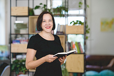 Im Krimitram mit den Stadtheiligen – und Miriam Veya